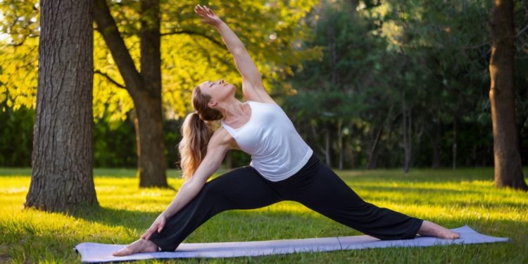The Benefits of Practicing Yoga Outdoors